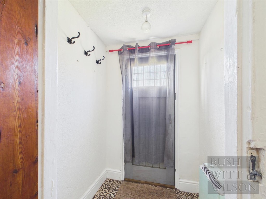 Lot: 123 - SEMI-DETACHED COTTAGE FOR REFURBISHMENT WITH FAR REACHING VIEWS - Inside of front door